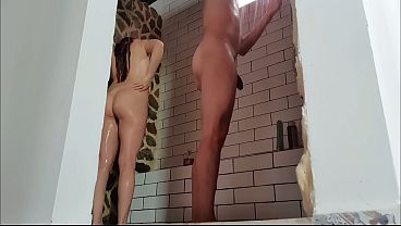 A melhor parte da academia é encontrar um pau nas duchas mistas