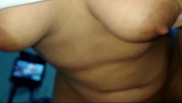 Latina chupa o pau do velho gordo por pouco dinheiro