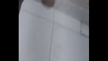 Sem grana, não arranjo mulher para tirar o leite acumulado